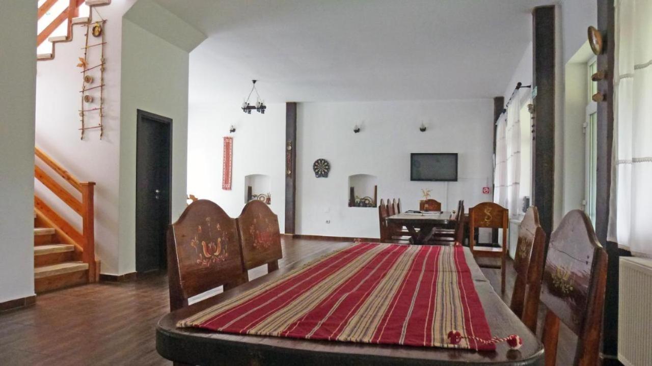 Sura Pietrei Craiului Hotel Zărneşti Екстериор снимка