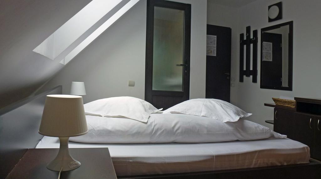 Sura Pietrei Craiului Hotel Zărneşti Екстериор снимка